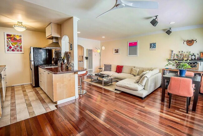 "Charming 1-Bedroom Retreat in Prime Santa Monica Location – Welcome Home!"