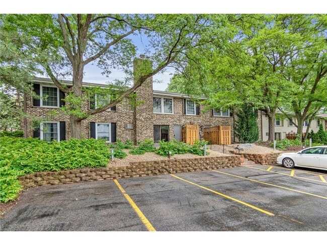 Building Photo - 4424 Cedar Lk Rd S Rental
