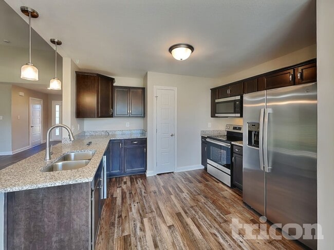 Photo - 1085 Dublin Dr