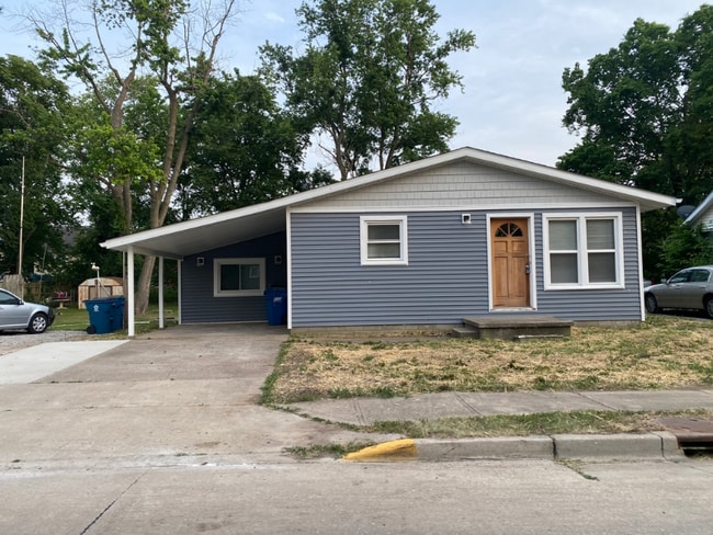 Building Photo - 217 W Corbin St Rental