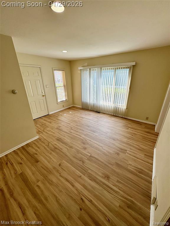 Photo - 368 S Wing St