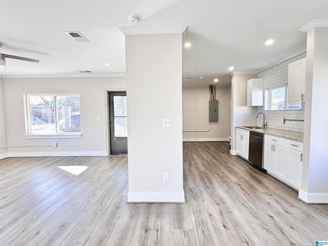 Photo - 1640 57th St