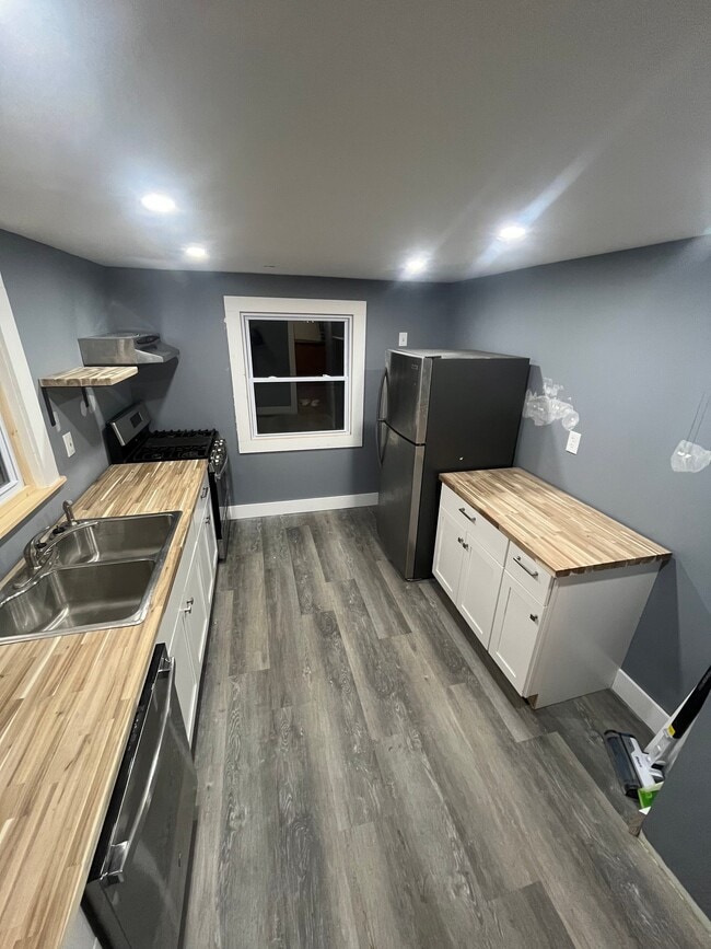 Photo - 1079 Garson Ave