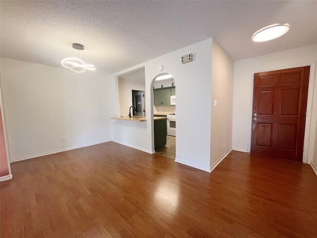 8702 Dawnridge Cir
