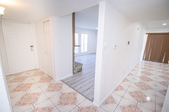 Photo - 14010 Meyersville Dr