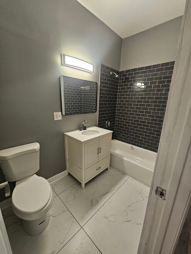 Photo - 4749 S Prairie Ave Unit 2