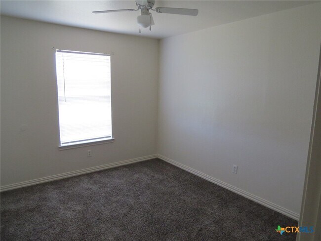 Building Photo - 1602 Benttree Dr Unit D