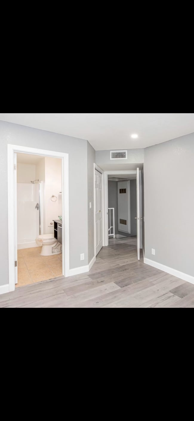 Photo - 1031 Mariposa St Townhome