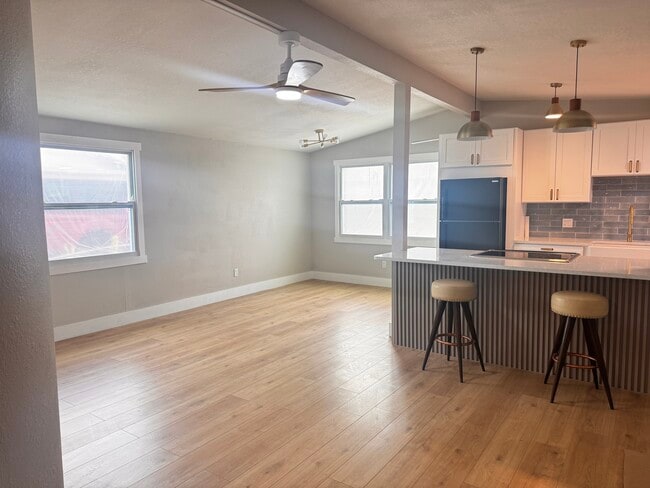Photo - 3205 E Shadowlawn Ave