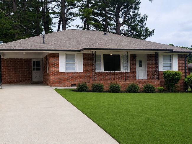Building Photo - Modern Ranch Home - Full Brick - Large Eat in Kitchen with Large Granite Kitchen Island