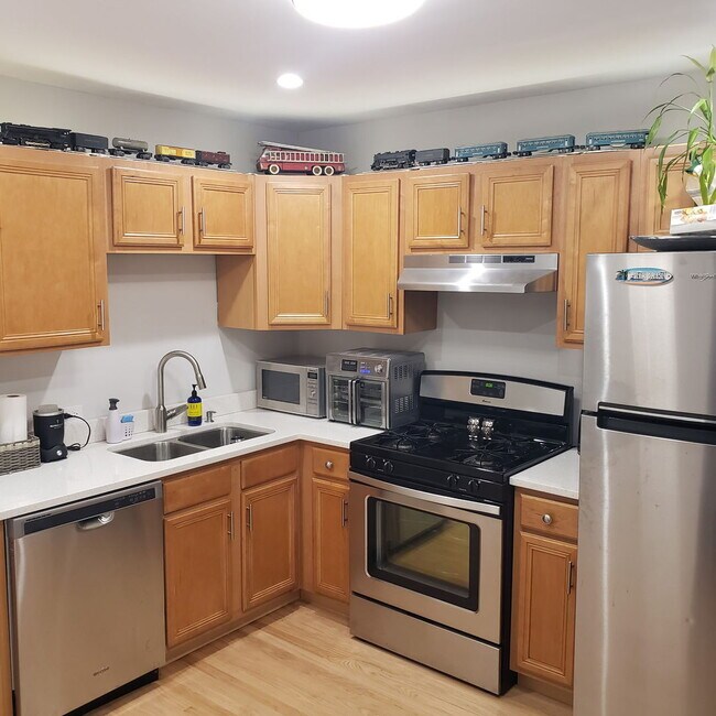 Photo - 2437 W Ainslie St Unit 1F