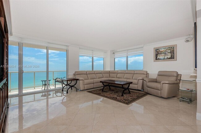 8855 Collins Ave Unidad 8J