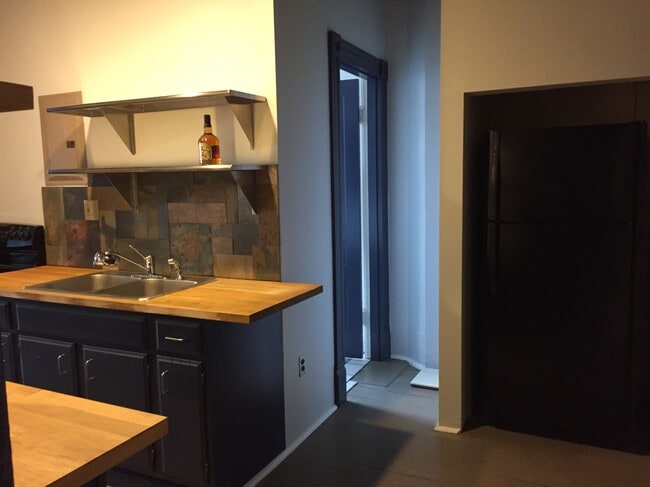 Building Photo - 4610 Liberty Ave Unit 3rd floor