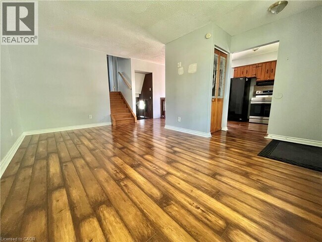 Photo - 10480 Lonsdale Crescent