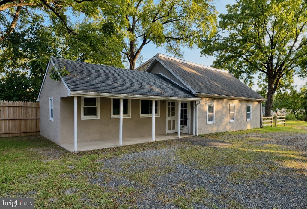 Photo - 464 N Broad St