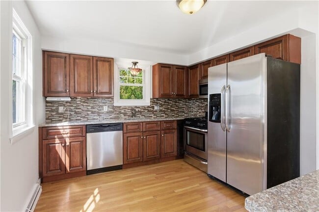 Photo - 244 Williams St