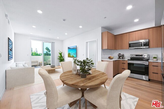 Photo - 14811 Erwin St