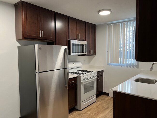 Photo - 3701 Lake St