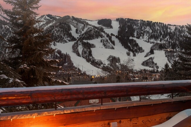 Photo - 395 Silverlode Dr