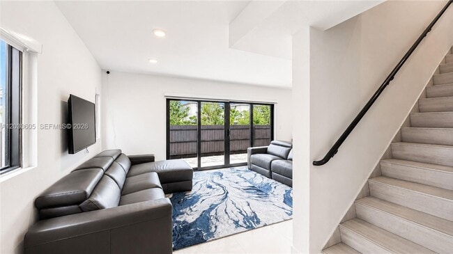 Photo - 229 NW 12th St