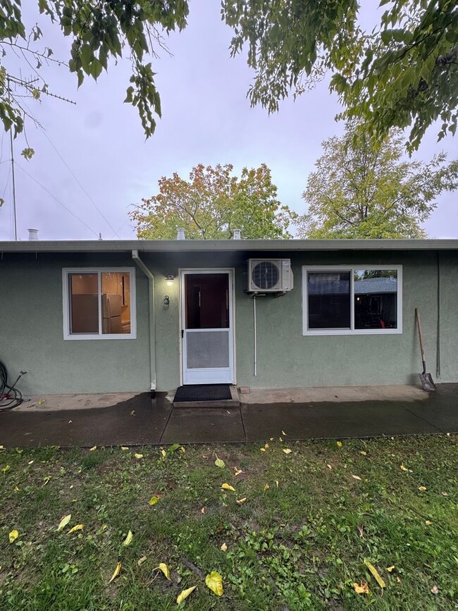 Building Photo - Mulberry Court Apartments Unit 6422 #3