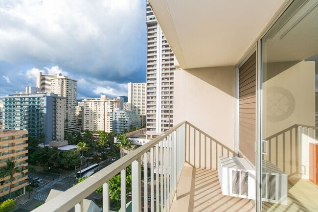 Photo - Marine Surf - Studio 1b 1parking! in Waikiki Unit 1310