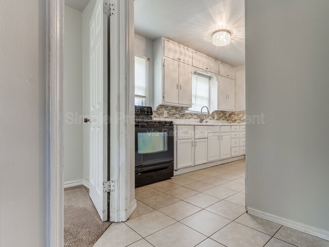 Photo - 7105 NW 39th St