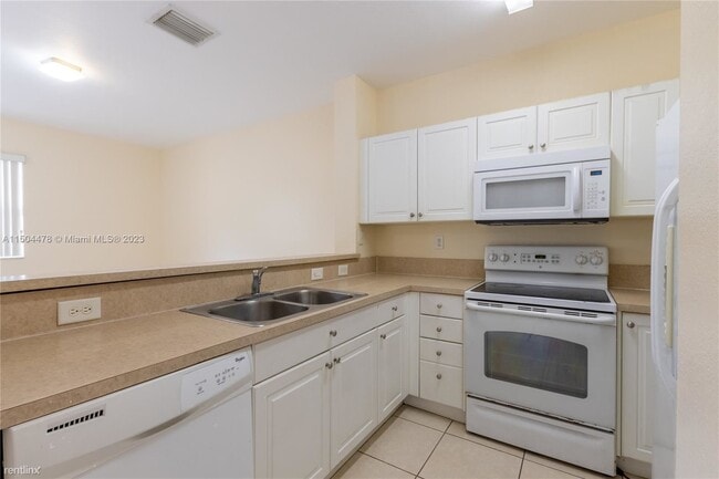 Photo - 3 br, 2 bath House - 1555 NE 33rd Rd # 113...