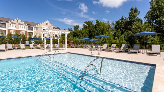 Swimming Pool - The Moderne at Providence Apartments