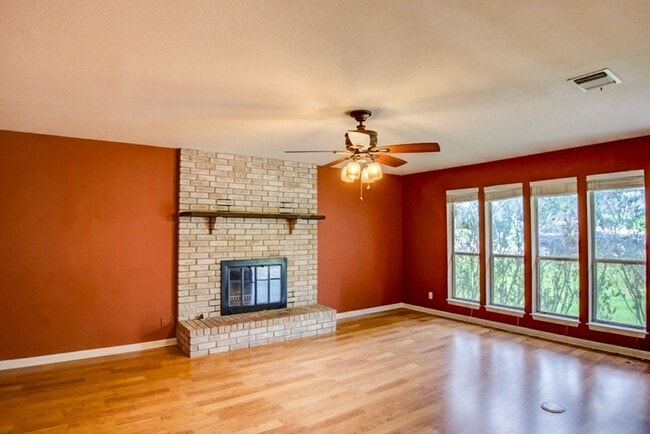 Photo - 403 Earl Dr