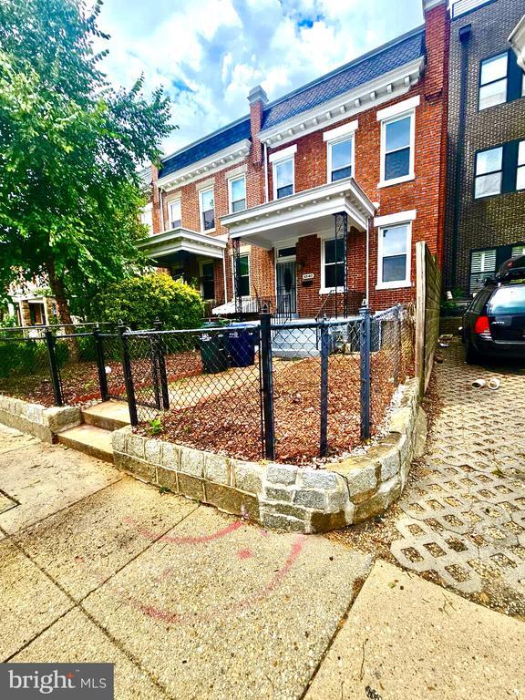 Building Photo - 3540 Warder St NW Rental