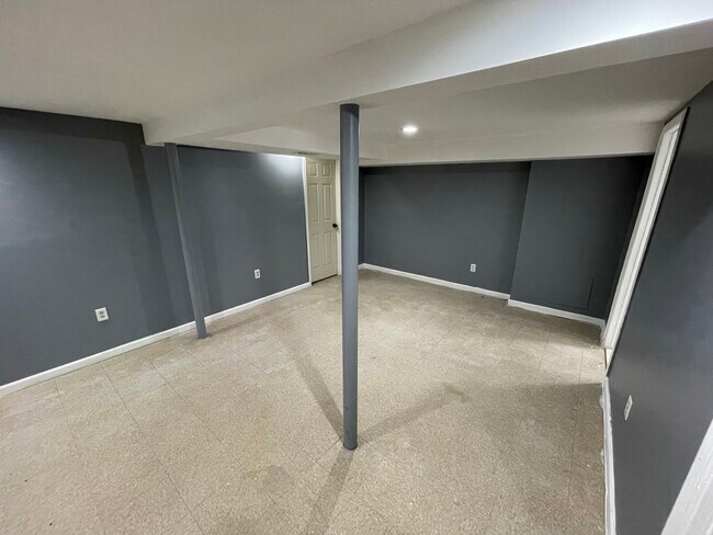 Photo - 216 Carnation Ct