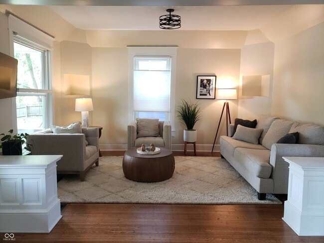 Photo - 1914 Commerce Ave