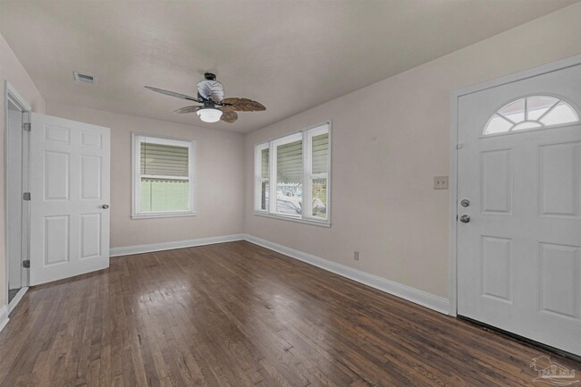 Photo - 303 SE Gilliland Rd