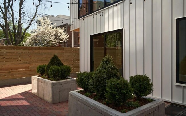 Photo - 2011 Cambridge St Unit D