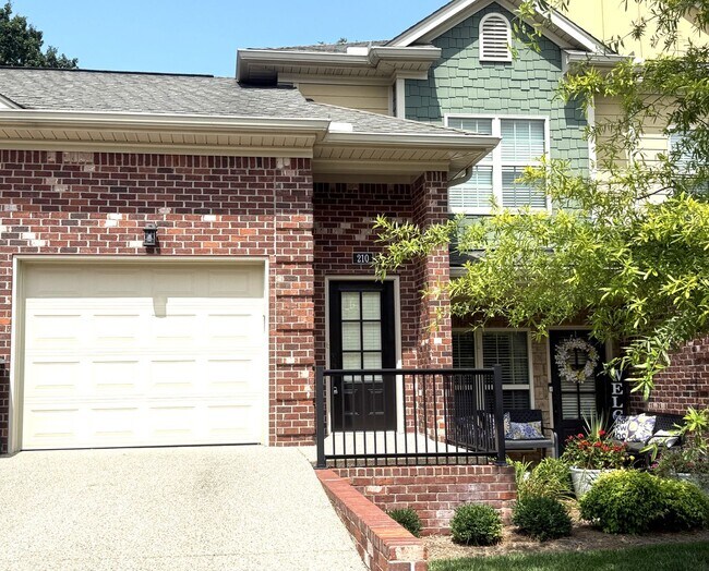 Building Photo - Spacious 2 Bedroom, 2 Bath Condo with Garage in the Heart of Middletown!