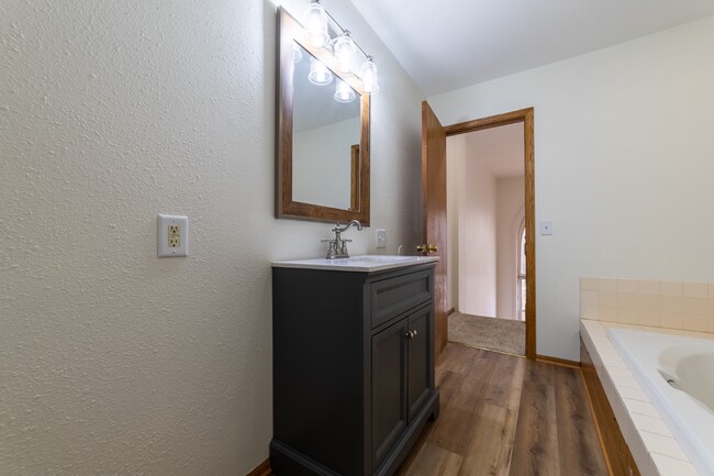 Photo - 107 N 1st St