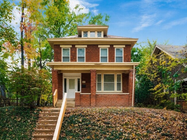 Building Photo - 227 E Northwood Ave
