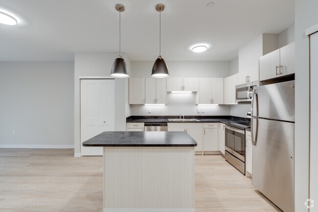 1 BR, 1 BA, 684 SF