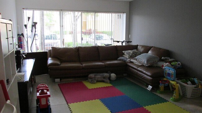 Photo - 9055 Wiles Rd Unidad 105