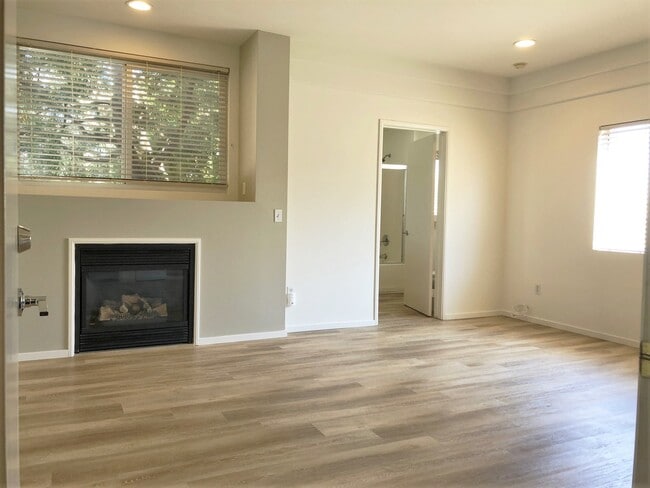 10050 National Blvd Unit 5