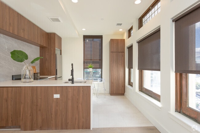 1 BR, 1 BA 597 SF Dining Area