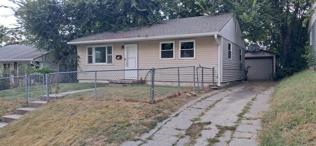 Building Photo - 434 Eulich St