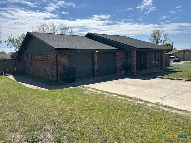 Building Photo - 2310 Zinnia Ct