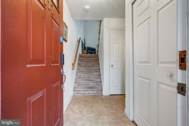 Photo - 117 N Barrow Pl