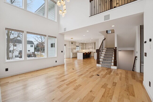 Photo - Luxurious 5-Bed/5 Baths, Granite & 3 Car Garage