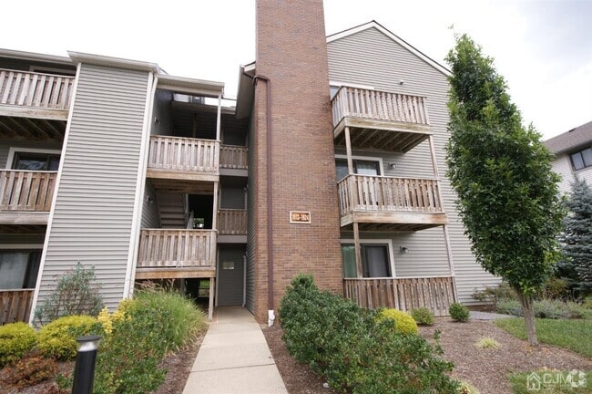 Building Photo - 1920 Ravens Crest Dr Rental