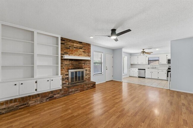 Photo - 213 S Silver Dr