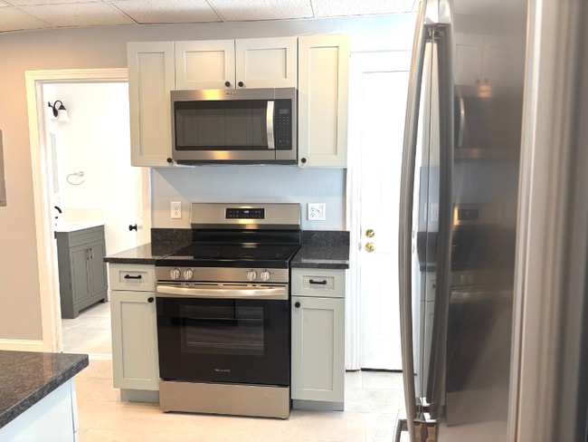 Building Photo - 132 Division St