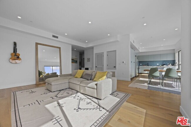 Photo - 1515 S Holt Ave Unidad 503 Rental